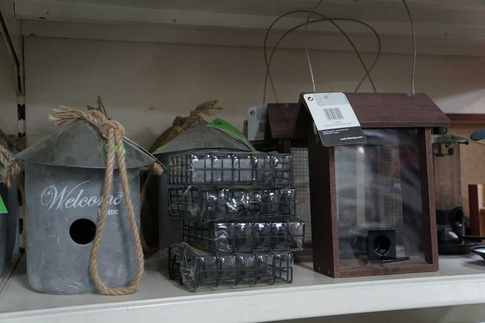 Vogelhuisjes en voederbakken